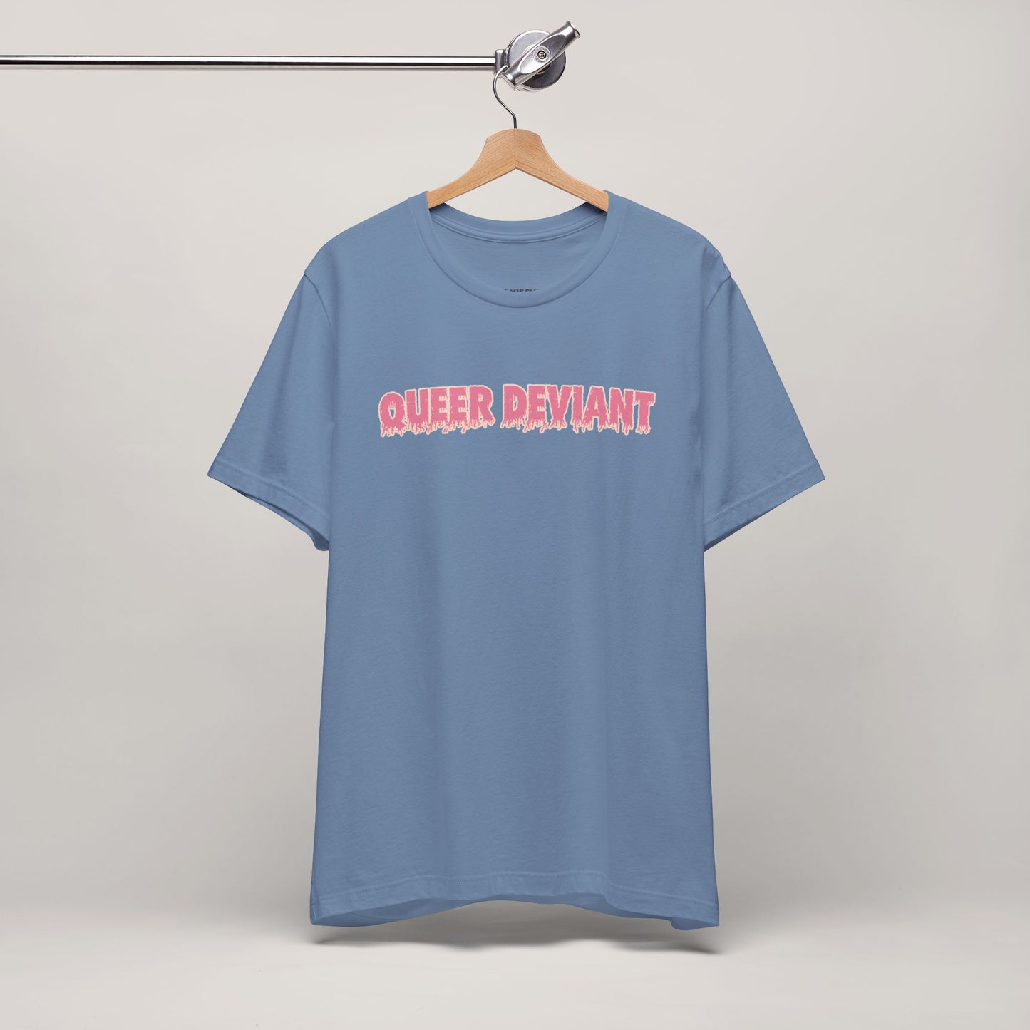 Camiseta de manga corta queer desviada: camiseta de orgullo audaz, top unisex de verano, regalo LGBTQ divertido, ropa para festivales, camiseta llamativa, colorida