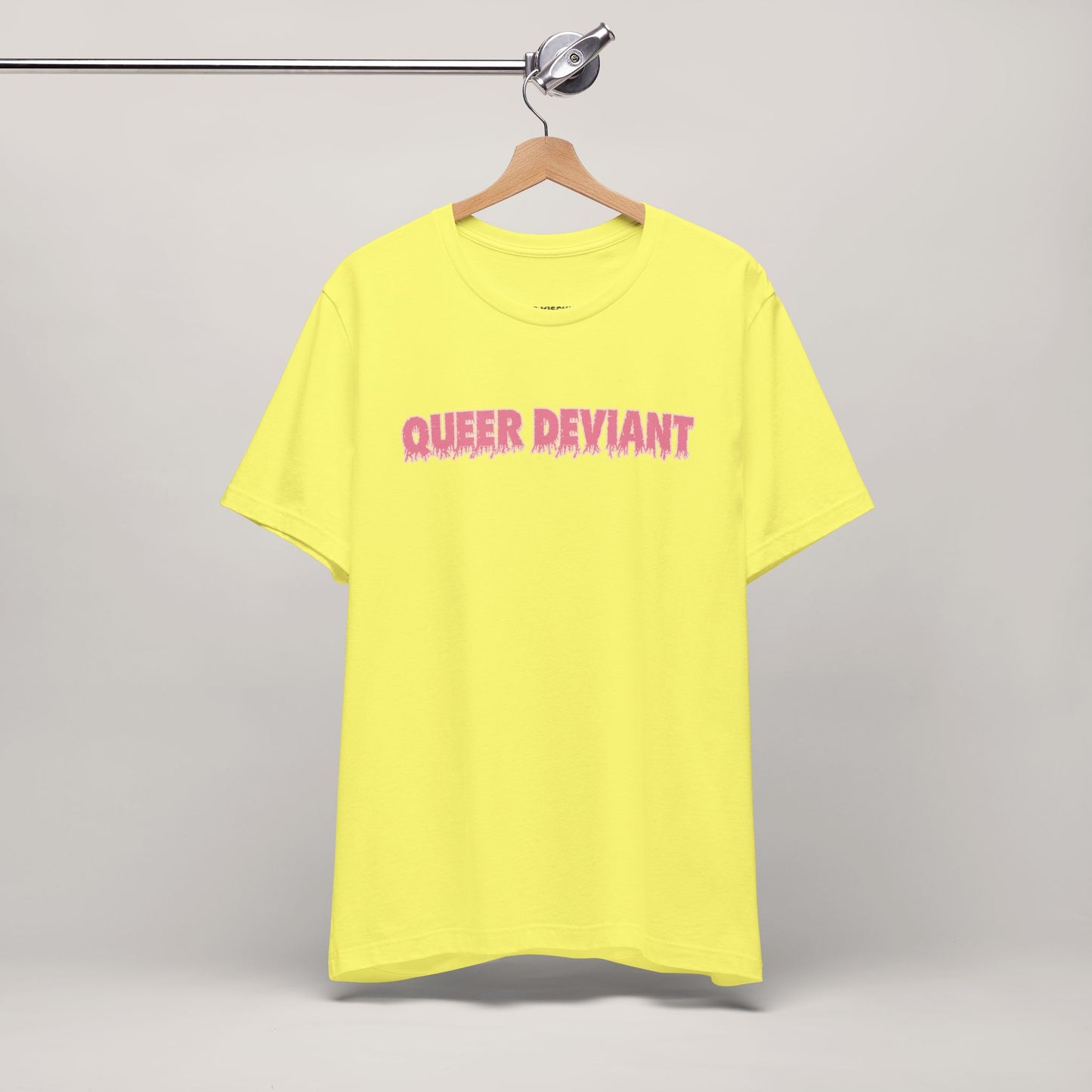 Camiseta de manga corta queer desviada: camiseta de orgullo audaz, top unisex de verano, regalo LGBTQ divertido, ropa para festivales, camiseta llamativa, colorida