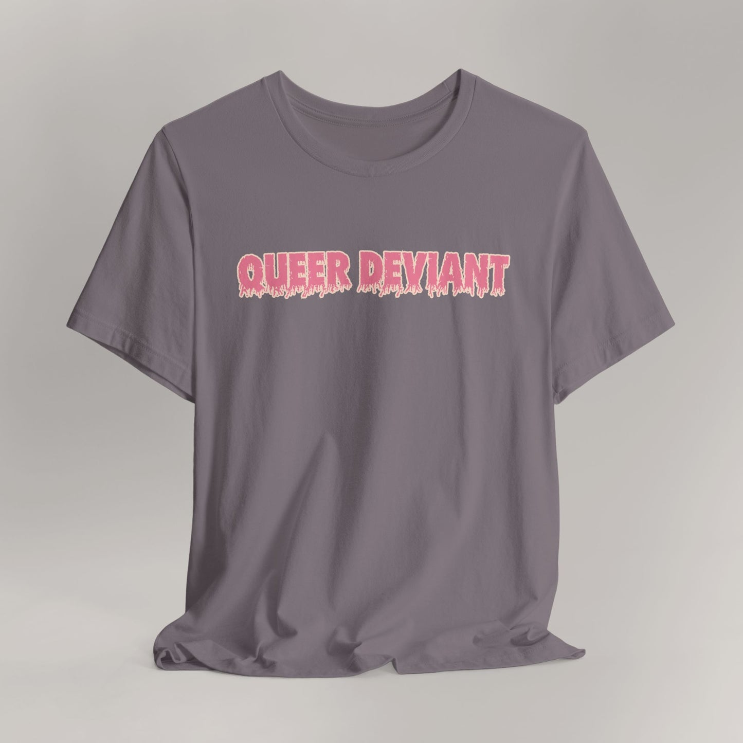Camiseta de manga corta queer desviada: camiseta de orgullo audaz, top unisex de verano, regalo LGBTQ divertido, ropa para festivales, camiseta llamativa, colorida