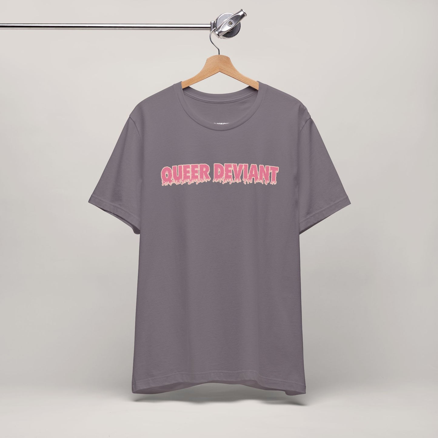 Camiseta de manga corta queer desviada: camiseta de orgullo audaz, top unisex de verano, regalo LGBTQ divertido, ropa para festivales, camiseta llamativa, colorida
