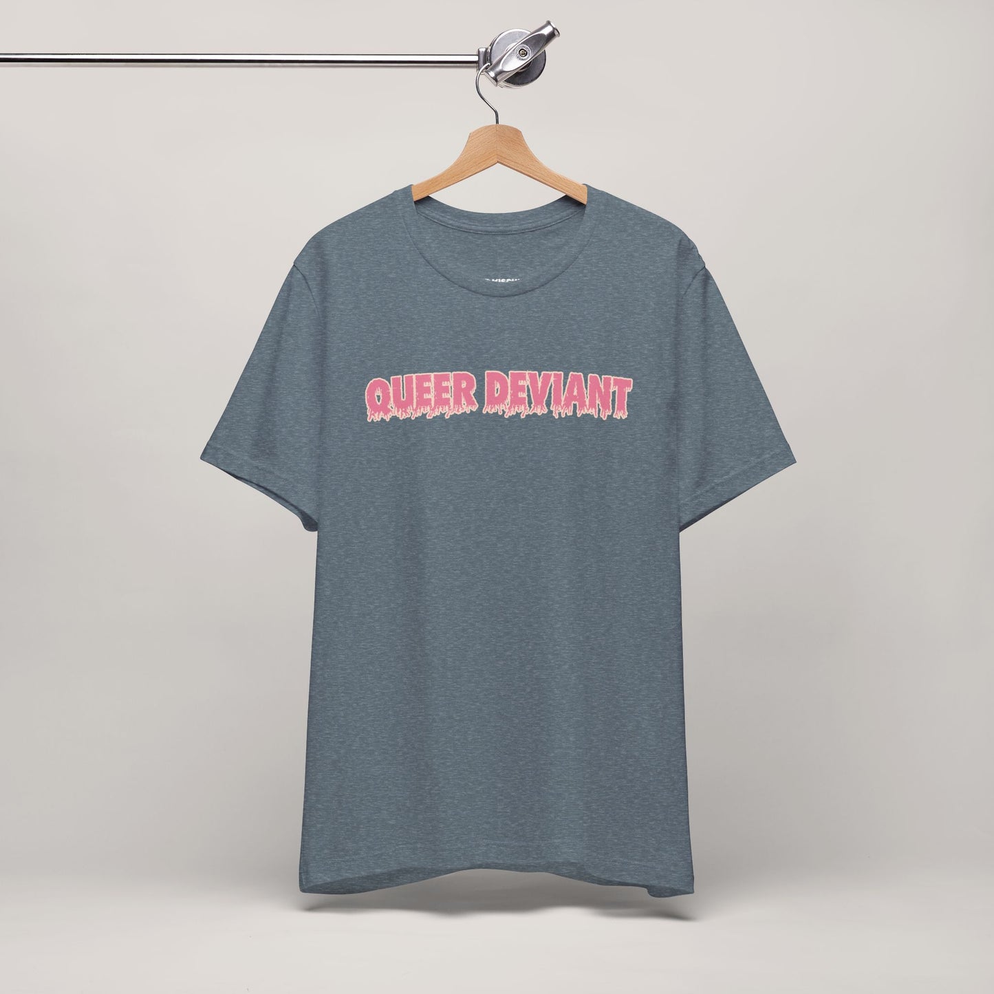 Camiseta de manga corta queer desviada: camiseta de orgullo audaz, top unisex de verano, regalo LGBTQ divertido, ropa para festivales, camiseta llamativa, colorida
