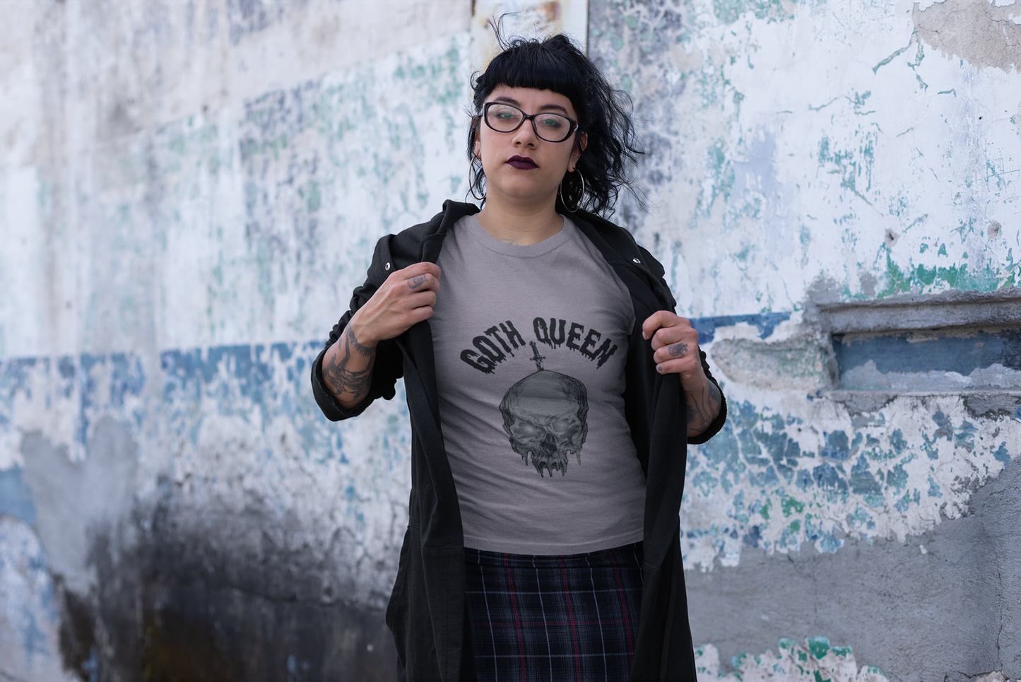 Camiseta de Reina Gótica con Calavera y Daga: Ropa Alternativa, Punk, Rock, Emo y Grunge
