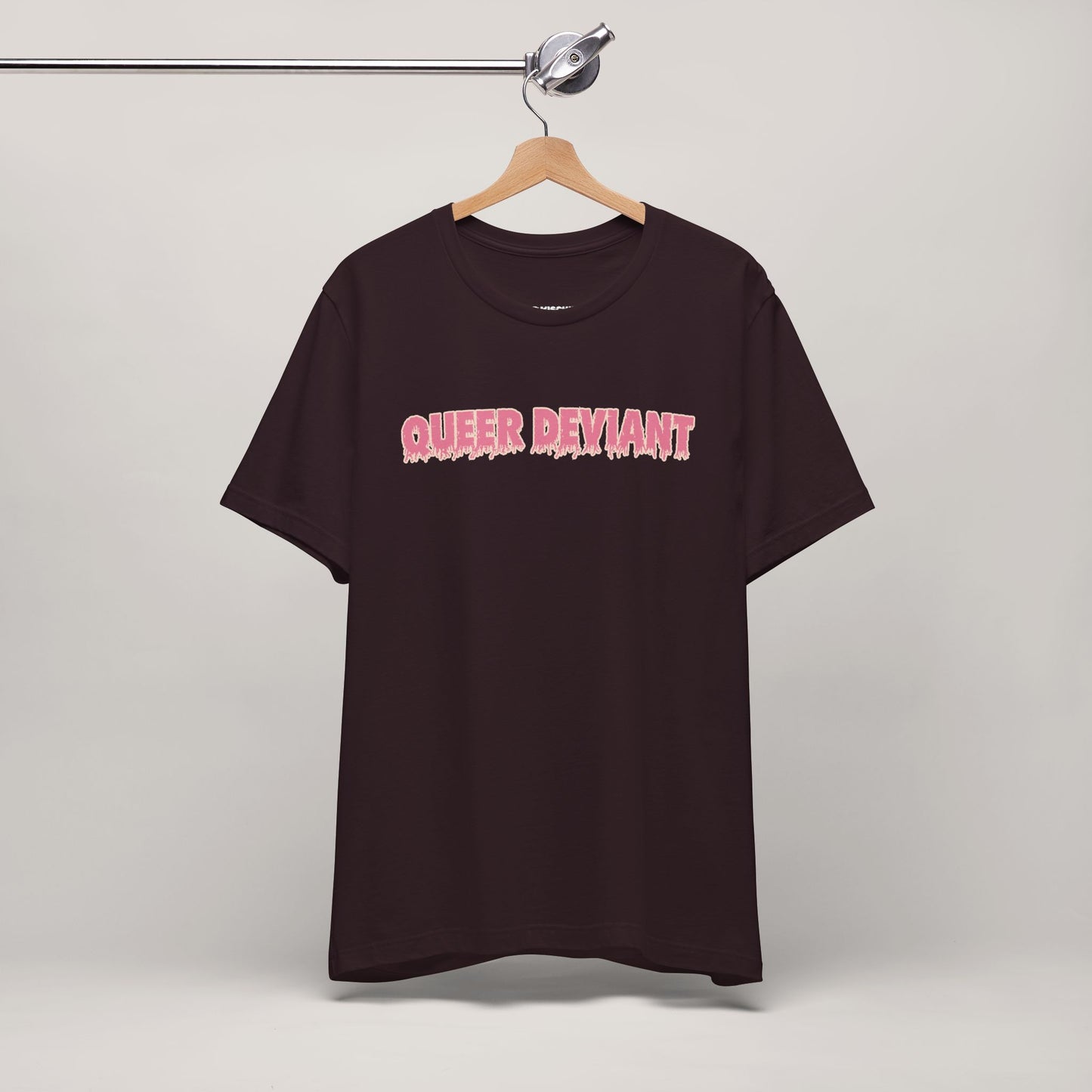 Camiseta de manga corta queer desviada: camiseta de orgullo audaz, top unisex de verano, regalo LGBTQ divertido, ropa para festivales, camiseta llamativa, colorida
