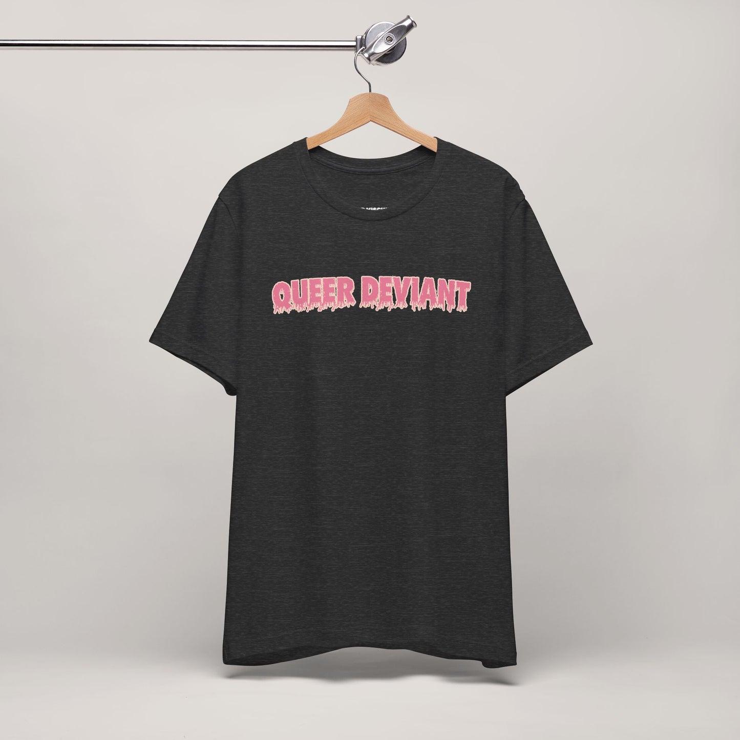 Camiseta de manga corta queer desviada: camiseta de orgullo audaz, top unisex de verano, regalo LGBTQ divertido, ropa para festivales, camiseta llamativa, colorida