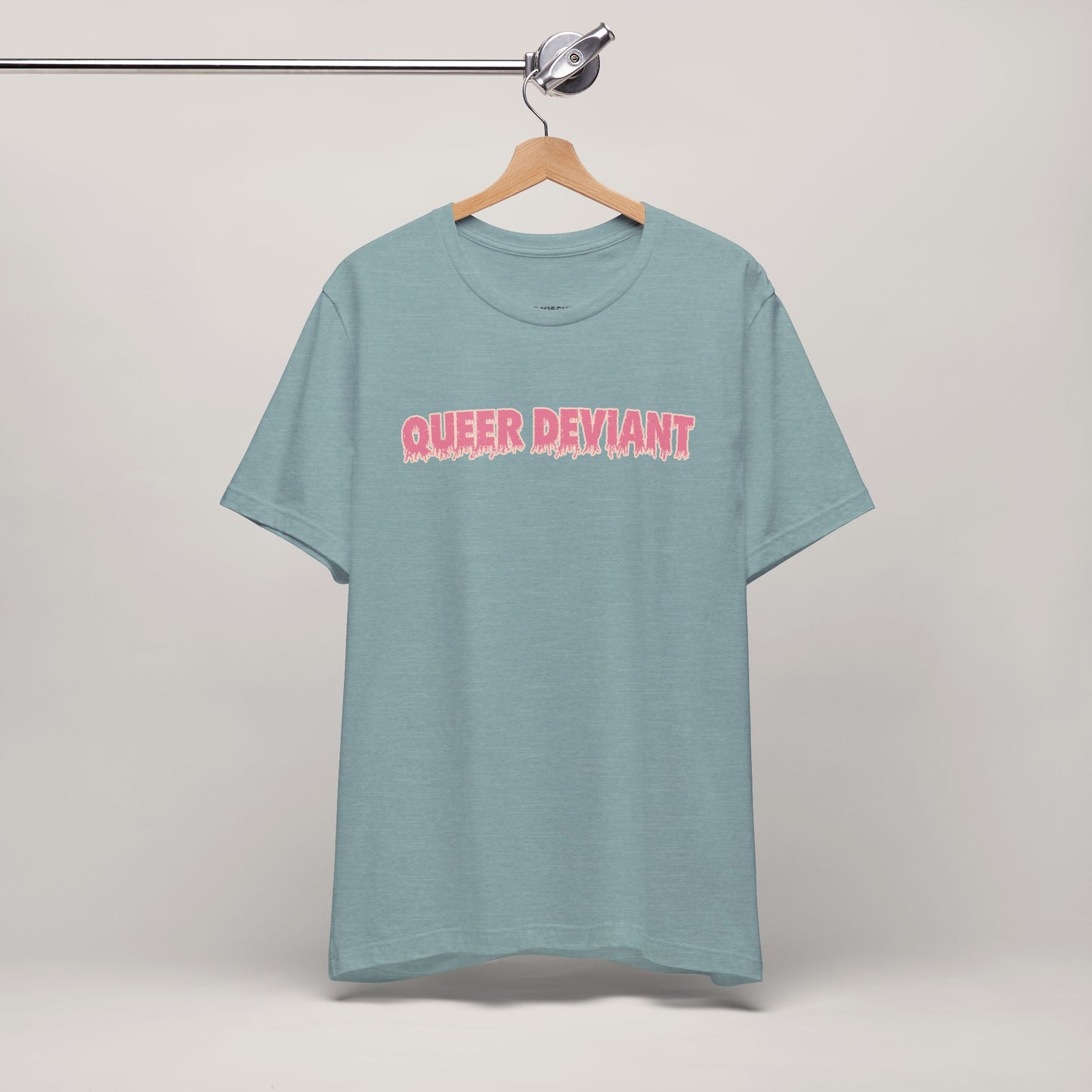 Camiseta de manga corta queer desviada: camiseta de orgullo audaz, top unisex de verano, regalo LGBTQ divertido, ropa para festivales, camiseta llamativa, colorida